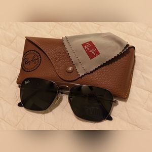 Ray-Ban Caravan RB3136 004 Authentic Unisex Sunglasses, Polished Gun Metal